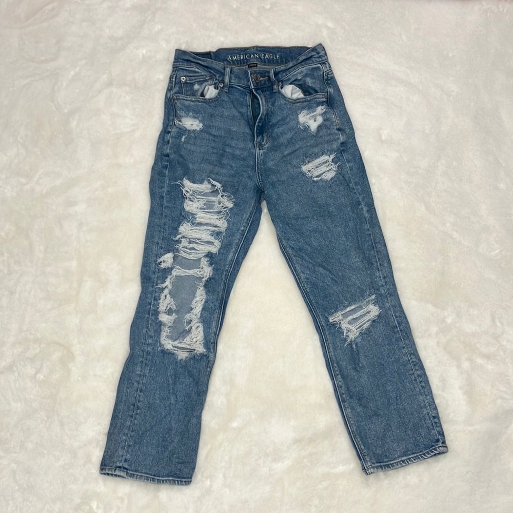 American Eagle Ripped Jeans Size 4 Short